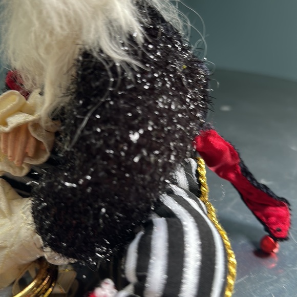 Mark roberts larger elf with horn! 🎄 Christmas elf piece in excellent shape. - Picture 5 of 6